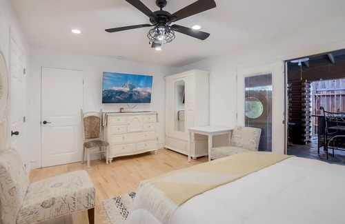 Yorba Linda House | private hidden cottage