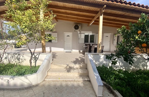 Spata-Artemida House | Private Home 10min away from Athens Int Airport. Beach 150meters away