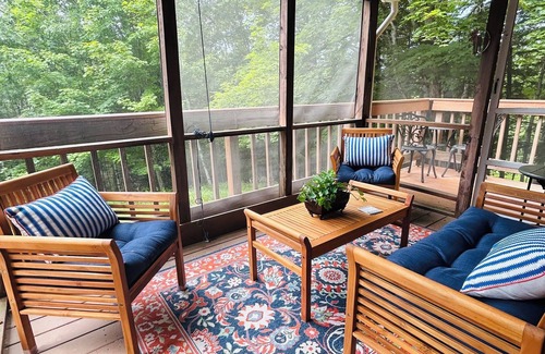 Bridgewater House | Private Home, King Bed, Beach Access, Fire Pit