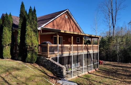 Sloans Valley House | Private home w/Hot tub & pool. In a gated resort community with a boat ramp.