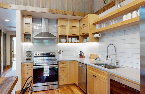 Afton Ski Chalet | Private Hot tub, 1mi to Shangri La, next to Battlefield Par 3, & Walk to Lake