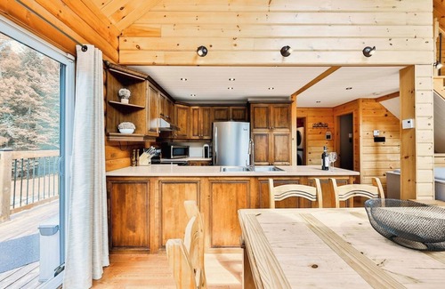 Nominingue House | Private Hot Tub/Cordelia