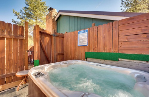 Drake Cabin | Private Hot Tub & Deck: Romantic Getaway in Drake