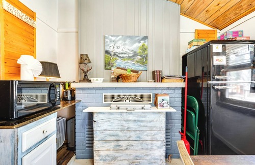 Drake Cabin | Private Hot Tub + Fishing On-Site: Cabin in Drake