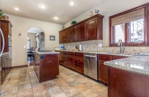 Highland Meadows House | Private Hot Tub - Luxurious & Large with 3 Living Rooms - Convenient to Free Bus