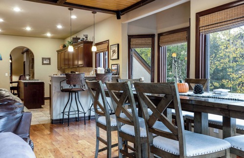 Highland Meadows House | Private Hot Tub - Luxurious & Large with 3 Living Rooms - Convenient to Free Bus