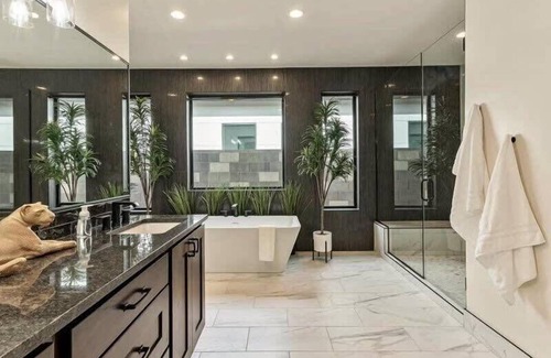 Hurricane House | Private Hot Tub, Patio, Mountain View!