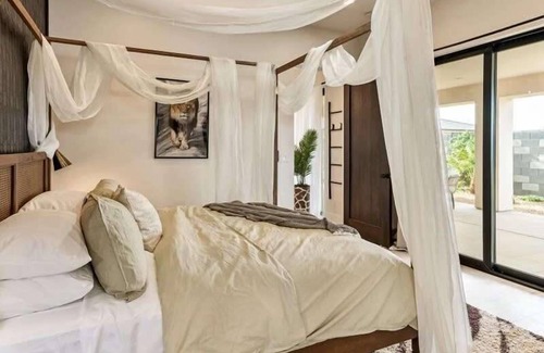 Hurricane House | Private Hot Tub, Patio, Mountain View!