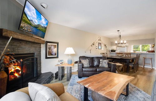 Warrior's Mark West House | Private Hot Tub, Ski-In/Out, Winter Shuttle, Trails, Views - Slopeside Retreat