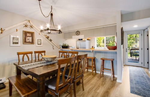 Warrior's Mark West House | Private Hot Tub, Ski-In/Out, Winter Shuttle, Trails, Views - Slopeside Retreat