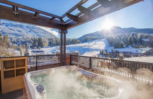 Whistler Village Apartment | Private Hot Tub! Slopeside with Fireplace/Kitchen