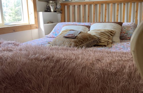 Gibsons House | PRIVATE HOUSE.Hot Tub.Pet friendly.5* Location Beaches.Lower Gibsons