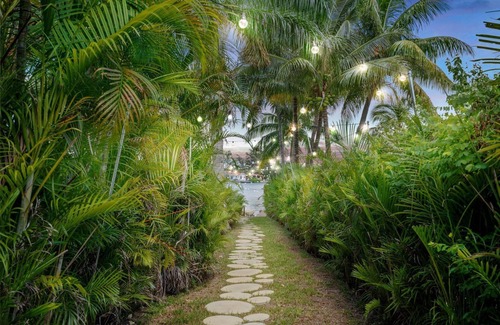 Ojus House | Private lake house +huge yard in Aventura