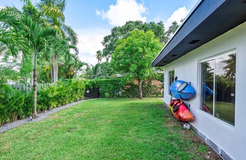 Ojus House | Private lake house +huge yard in Aventura