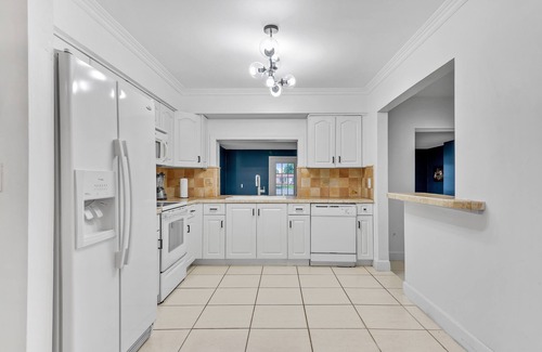 Pembroke Pines House | Private lakefront charming Home in Miami/Pembroke