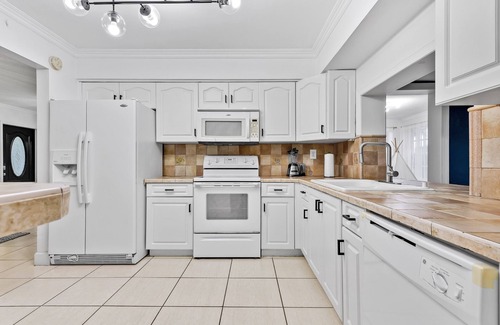Pembroke Pines House | Private lakefront charming Home in Miami/Pembroke
