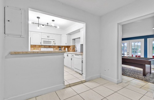 Pembroke Pines House | Private lakefront charming Home in Miami/Pembroke