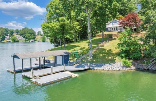 Goodview House | Private Lakefront Home W/Dock, Fire pit, outside shower & Hot tub