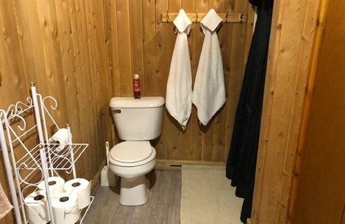 Portage Lake Cabin | Private Lakefront Log Cabin