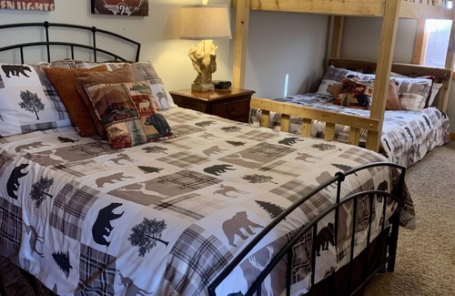 Breckenridge Cabin | Private lodge with STEAM ROOM, huge deck, Mountain Views!