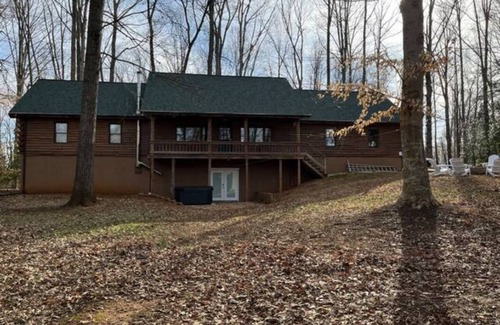 Bumpass Cabin | Private log cabin, hot tub, lake access with boat slip