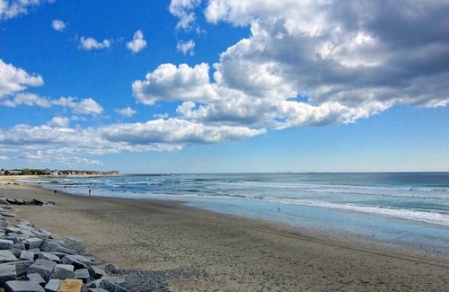 Hampton Apartment | Private Motel Room at North Beach! Walk across the street to the beach!