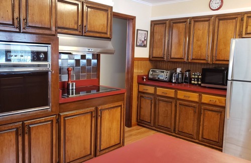 Queensbury House | Private Mountain Side Bungalow