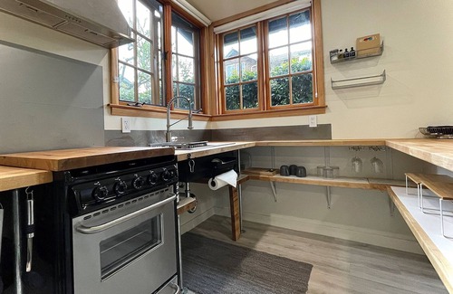 North Berkeley Apartment | Private, New, Modern Studio in Prime North Berkeley, 1 block from Bart Station