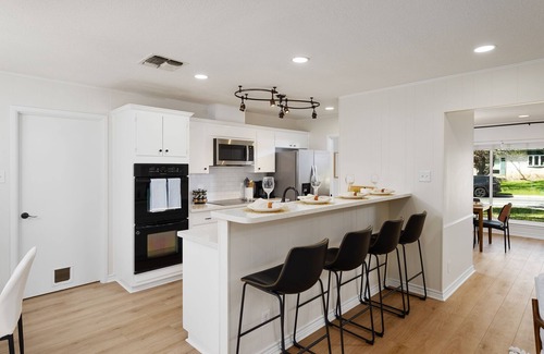 Whispering Oaks House | Private Oasis Away From Home with Pool/Hot Tub
