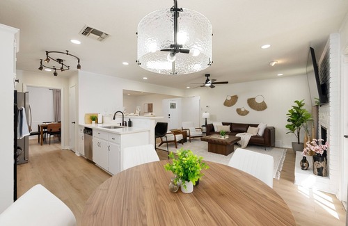 Whispering Oaks House | Private Oasis Away From Home with Pool/Hot Tub