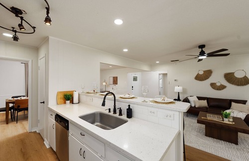 Whispering Oaks House | Private Oasis Away From Home with Pool/Hot Tub