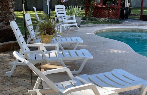 St. Augustine House | Private Oasis-Heated Pool-Sleeps8-Fresh Eggs & Top Amenities-Pet friendly-Escape