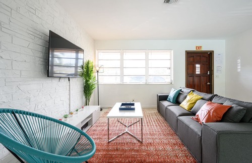 West Hollywood House | Private Oasis in Hollywood 3 bedrooms with Pool