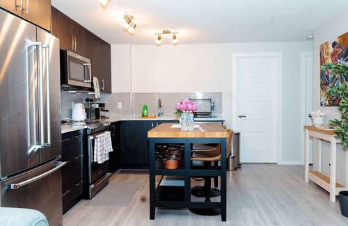 Cranston House | Private Oasis - Long stay welcome!