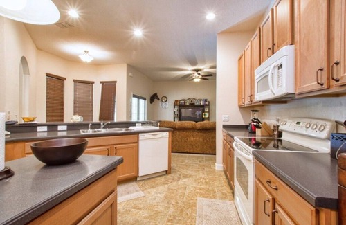 Calabria House | Private Oasis w/Pool & Spa, Great Location, Pool Table, Free Wifi, Close to Restaurants, Shopping and Theme Parks!
