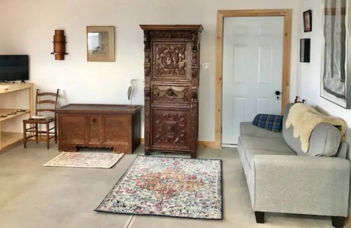 Bonavista Condo | Private Oceanfront Artist Studio