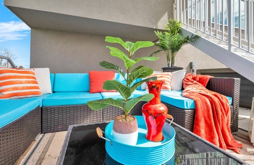 West Haven House | Private Outdoor Hot tub, Pool Table, Sleeps 16, Gas Fireplaces, Outdoor patio