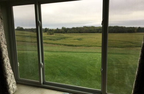 Berwick House | Private Peaceful Country Getaway - Family Friendly - Illinois