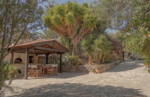 Agios Nikolaos Town House | Private Pet Friendly Villa