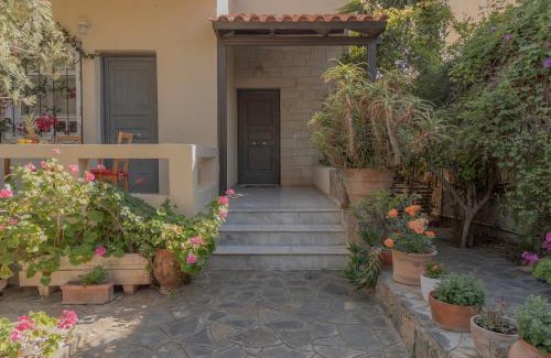 Agios Nikolaos Town House | Private Pet Friendly Villa