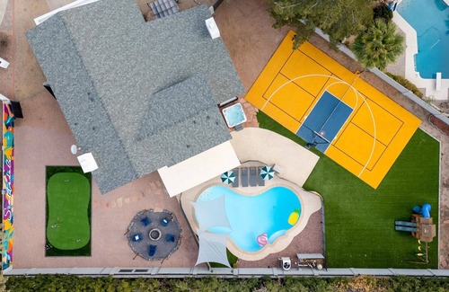 Santiago House | Private Pickleball Court, Movie Room, & Hot Tub!