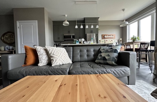 Welland House | Private Pondside Getaway in the Heart of Niagara