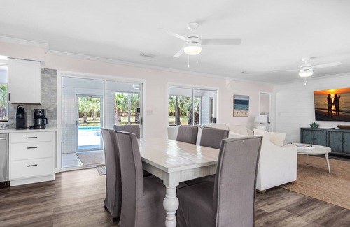 Gulf Pines House | ☀️Private Pool-6-Seater LSV(Golf Cart)-6BR Beach Therapy☀️