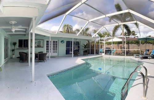 Palm River Estates House | Private Pool, Beach 5min.King Master Suite Walk2 Pickle Ball & Golf
