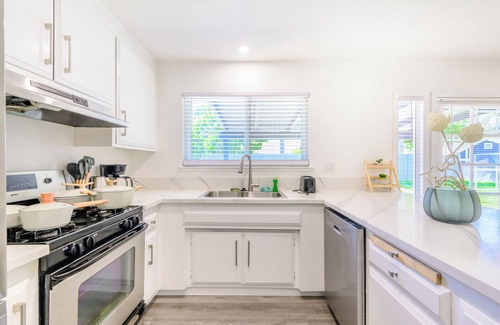 Elk Grove House | Private Pool｜Cozy 4b2b｜Garage access｜Flex-Lease｜Instant Tour #42354