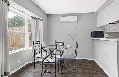Sharpstown House | Private Pool ! King Bed ! Cozy Patio & BBQ 7b/4ba