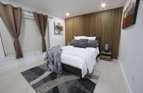 Sunrise Villa | Private pool villa for 10 guests - 15 mins to beach