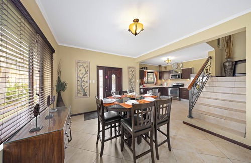 Gold Coast House | Private pool! *walking dist. to Aruba beaches*