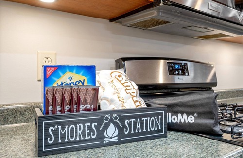 Sunday River Area Cabin | Private Retreat | Hot Tub, Games & Fire Pit