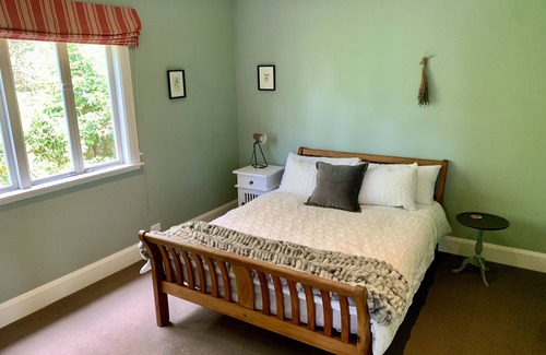 Gladstone House | Private retreat with vineyard views & dark skies in the heart of Wairarapa